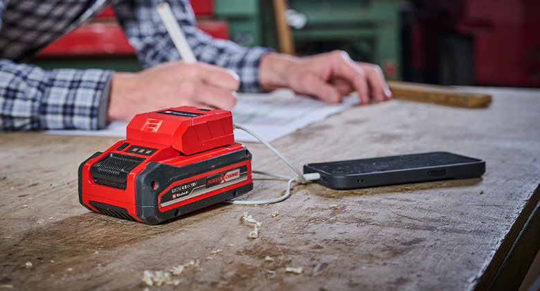 a Einhell Power X-Change battery with the USB-Adapter